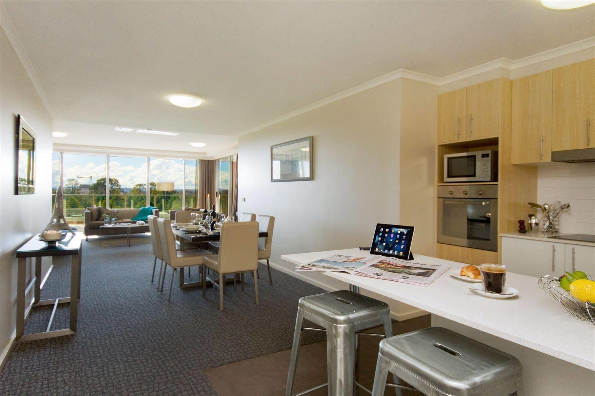 Pacific Suites Canberra Eksteriør billede