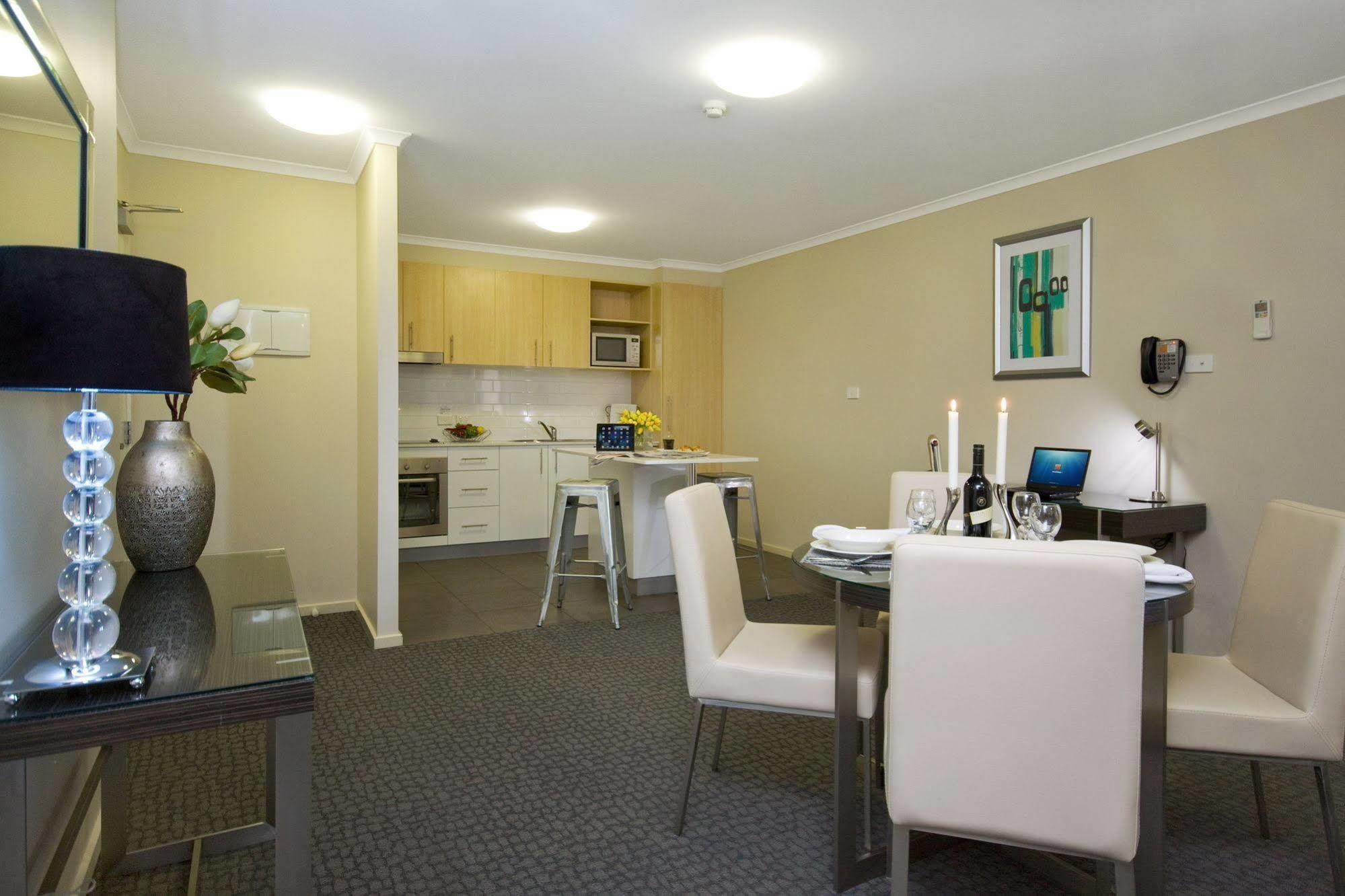 Pacific Suites Canberra Eksteriør billede